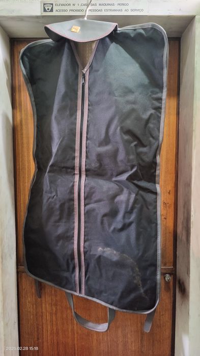 Porta fatos estado impecável
