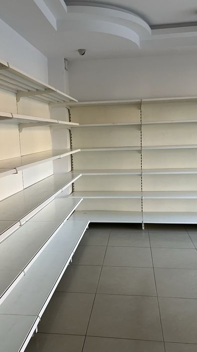 Regaly metalowe przyścienne