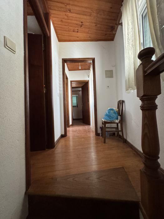 Moradia + terreno + garagem + 2 habitaçoes