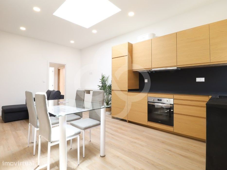 Fully renovated T2 apartment with abundant natural light in Anjos ...