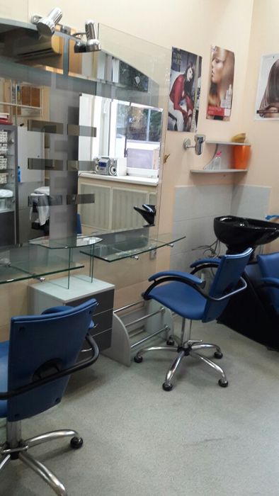 Рабочее место мастеру  ПАРИКМАХЕРУ и мастеру МАНИКЮРА.