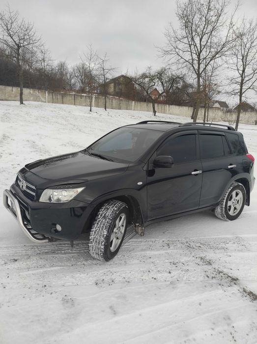 Автомобіль тойота рав4