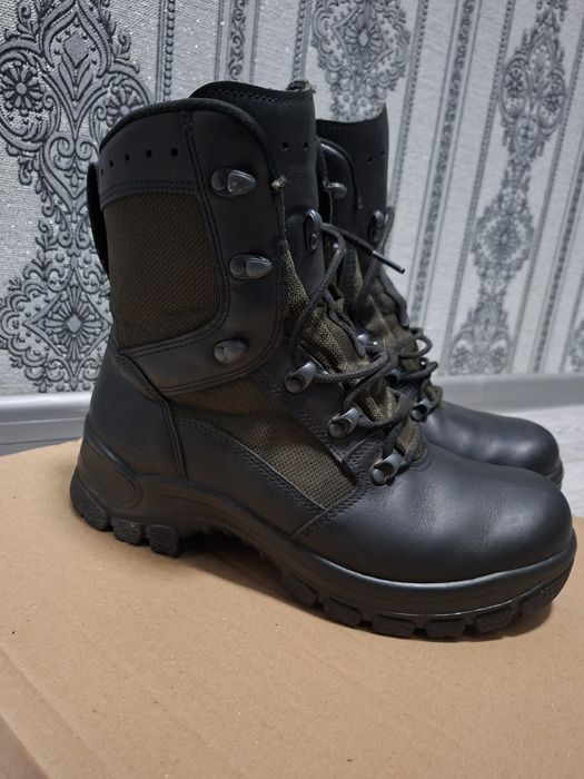 Черевики берці 42 р.