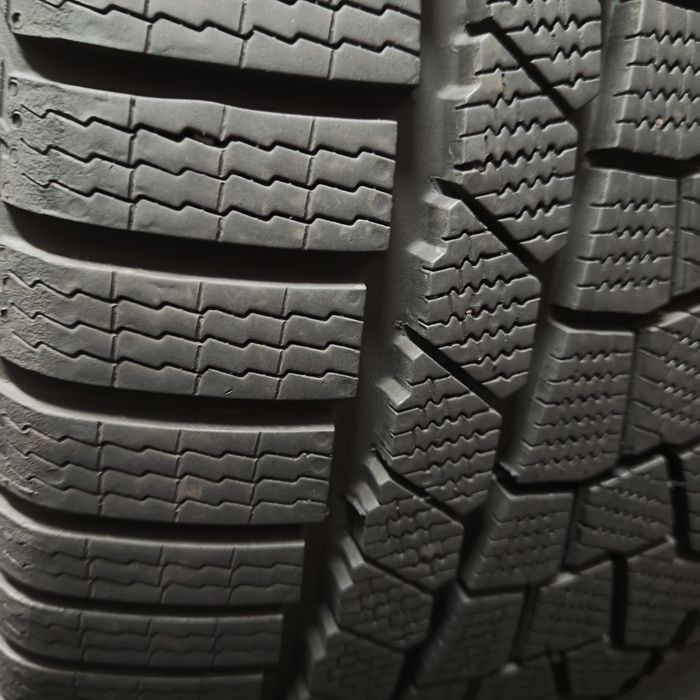 275/40/19 XL Sprzedam parę opon zimowych Continental z 2025 roku