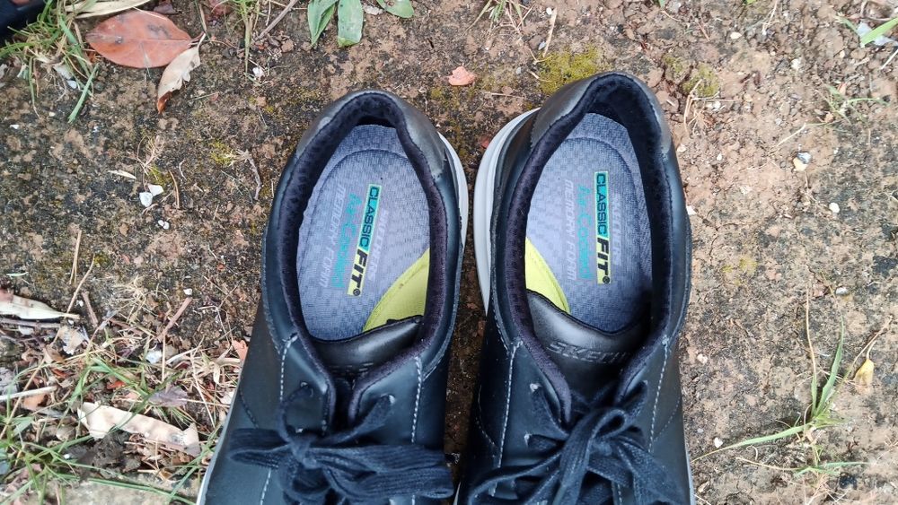 Sapatilhas Marca Sketchers Casuais tamanho 43,  como Novas