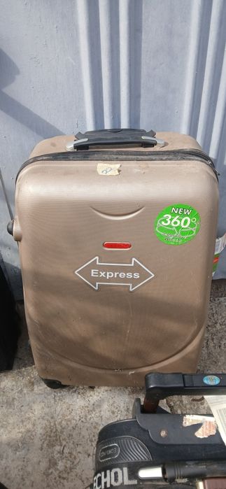 Продам чемоданы дорожные