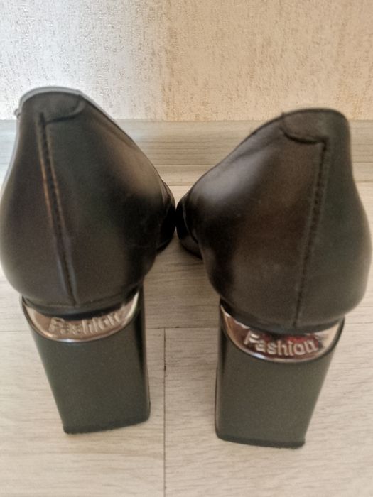 Продам кожаные туфли производитель Турция.