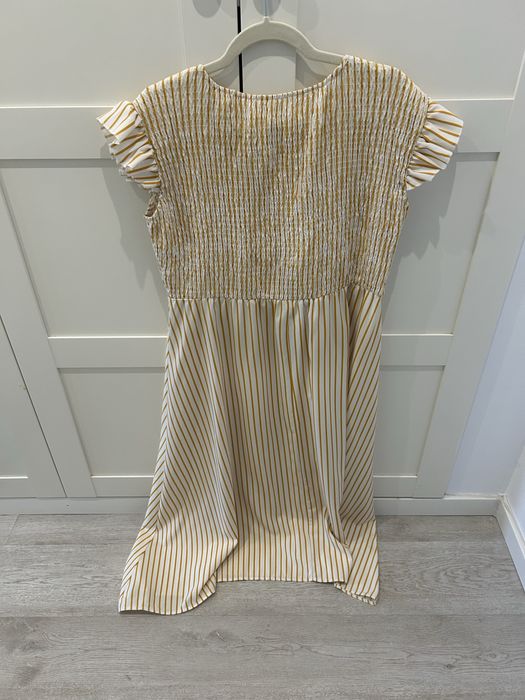 Vestido branco e amarelo  Tamanho M