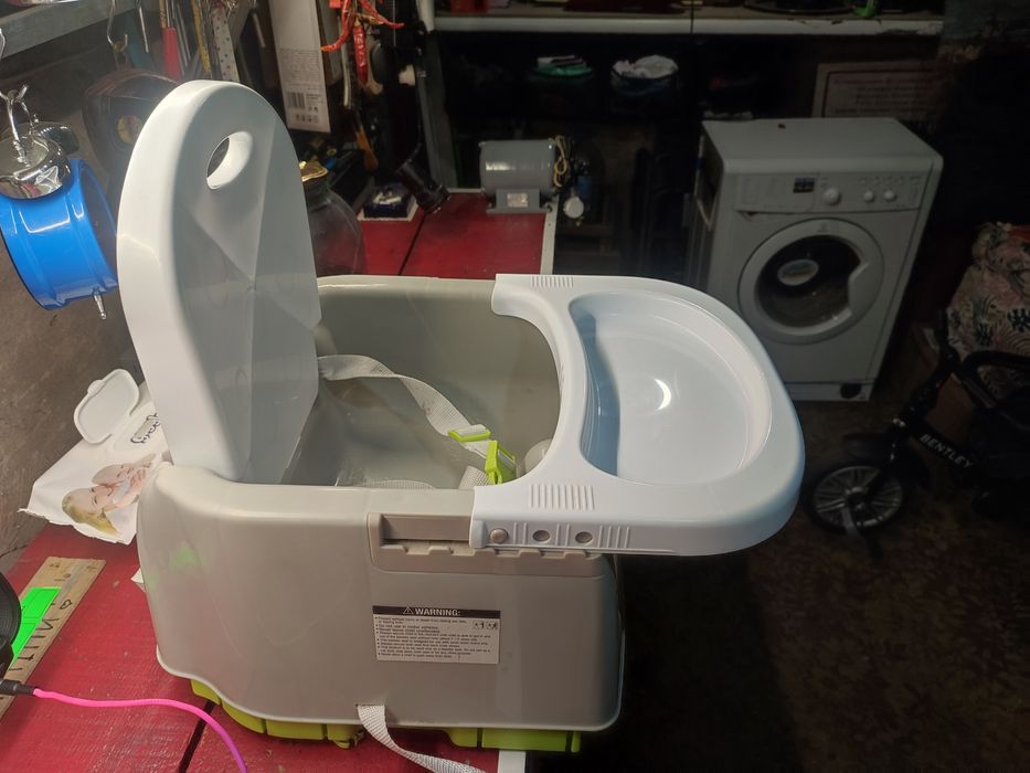 Продам столик кормильный!