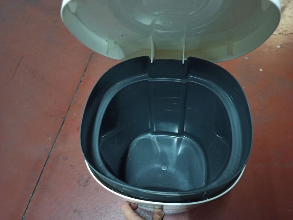 Caixote de lixo casa de banho