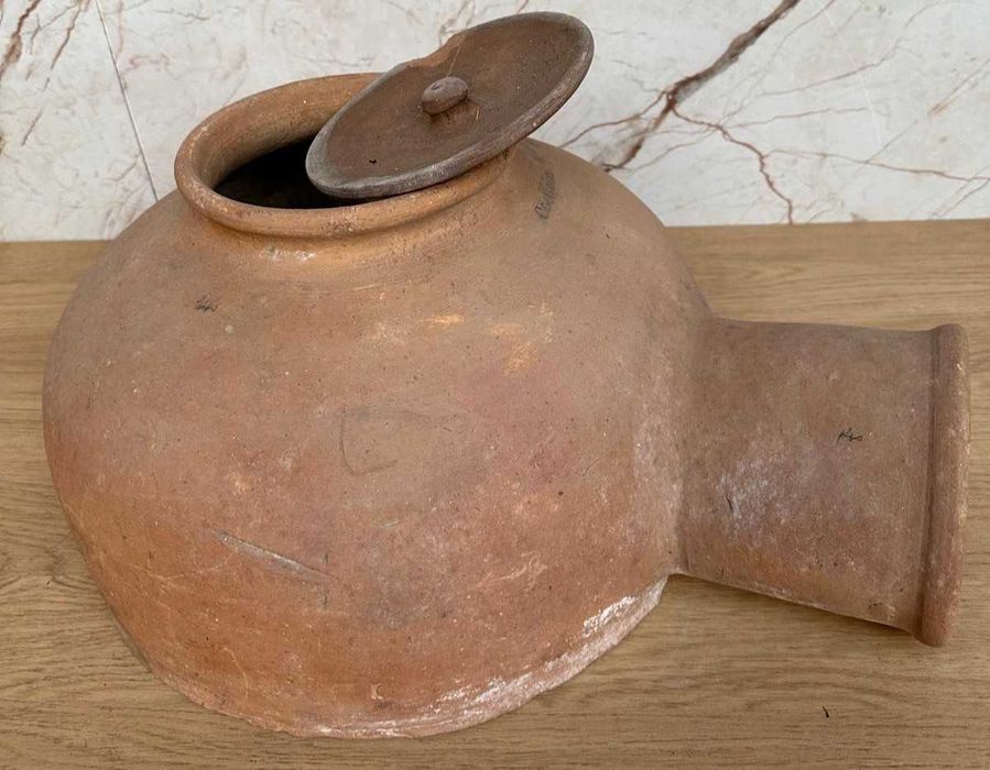 Lousa, Ninho para coelhas em terracota 46X34X25 cm, anos 60