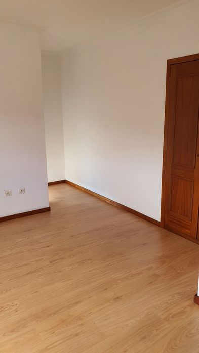 Alugo apartamento t2+1