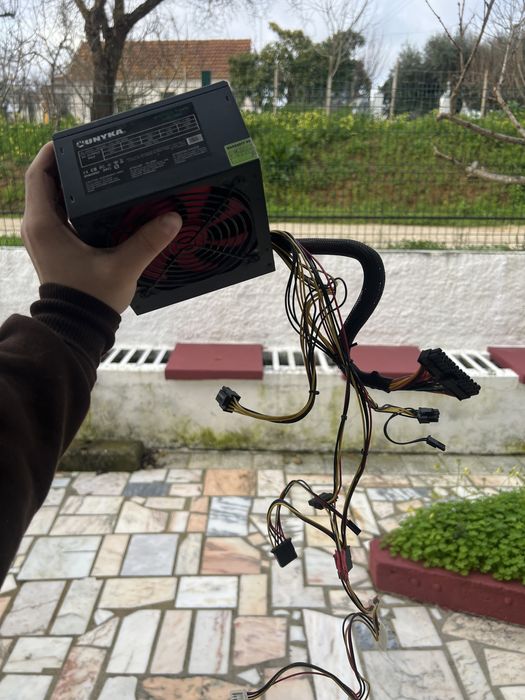 Fonte de alimentação UNYKAch Gaming 550w
