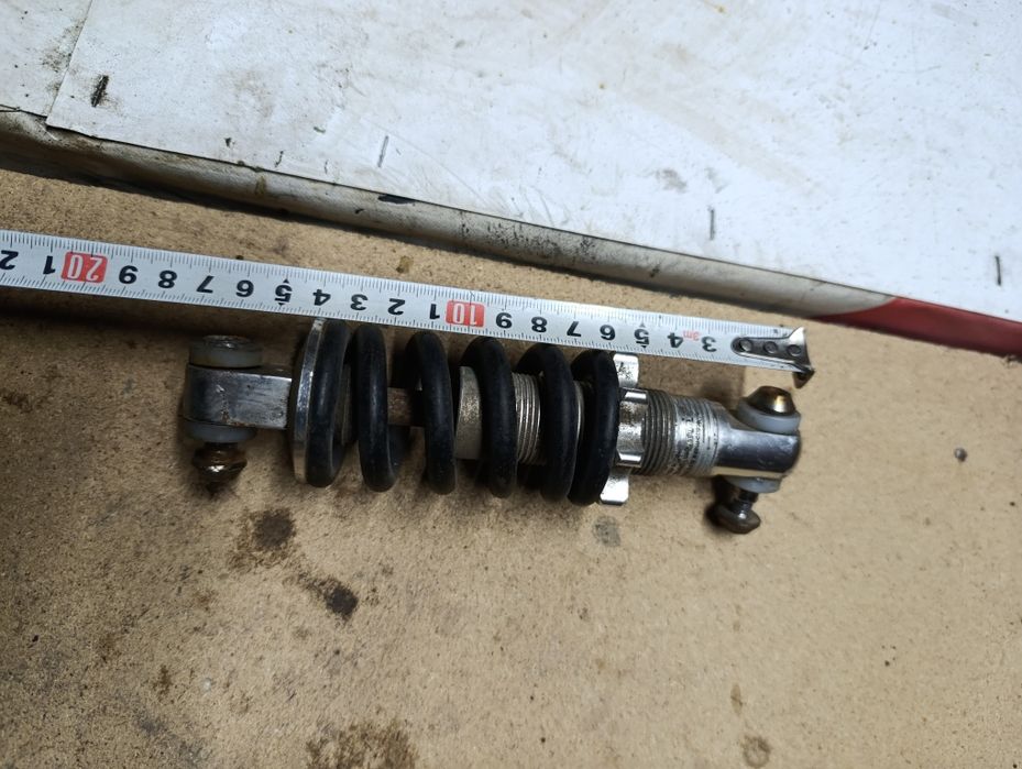 Задній амортизатор на велосипед