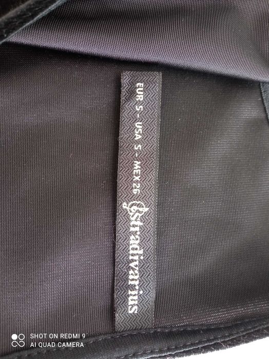 Vestido de cerimónia/festas, em veludo preto - uma manga comprida - S