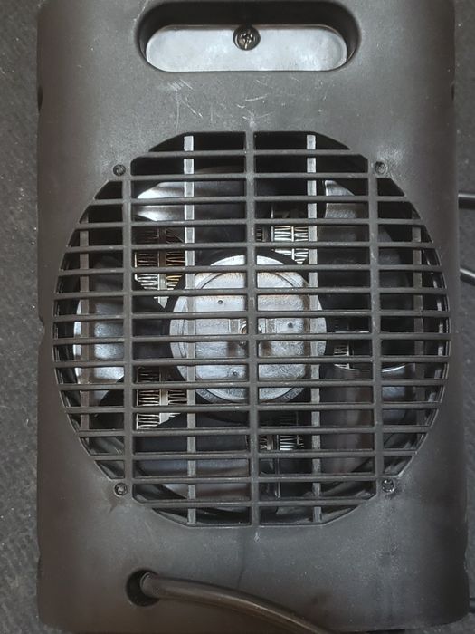 Mini aquecedor cerâmico Kunft 750-1500W