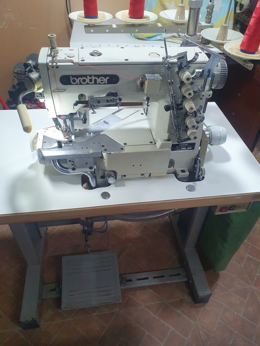 Maquina de bainhas usada brother
