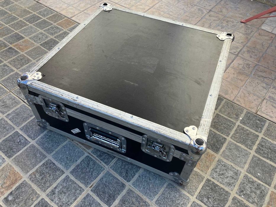 Behringer DJ Pro Flight Case with Foam Inserts Heavy Duty58 x 56 x 22 cm