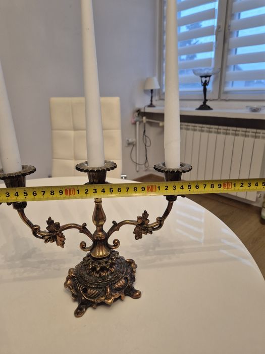 Trójramienny z elementami kwiatowymi