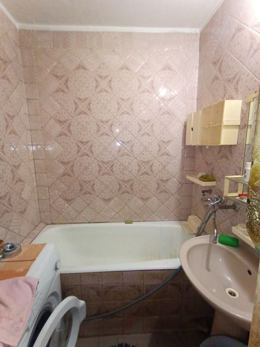 Продам теплу 2-ну кв на Вербовій