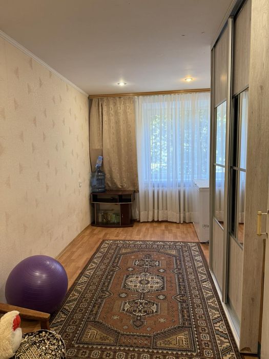 Продаж 3-х к по вулиці Космонавтів