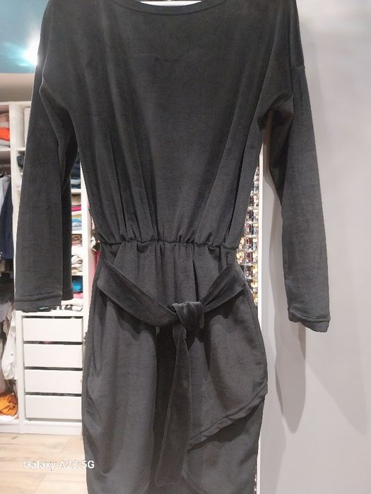 Sukienka czarna welurowa