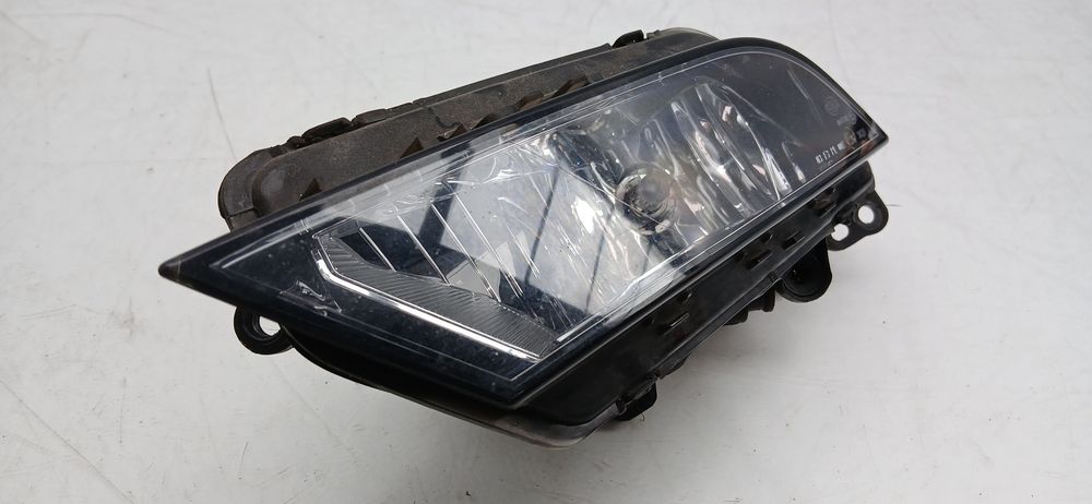 Farol nevoeiro frente esquerdo SEAT Leon ST (5F8)