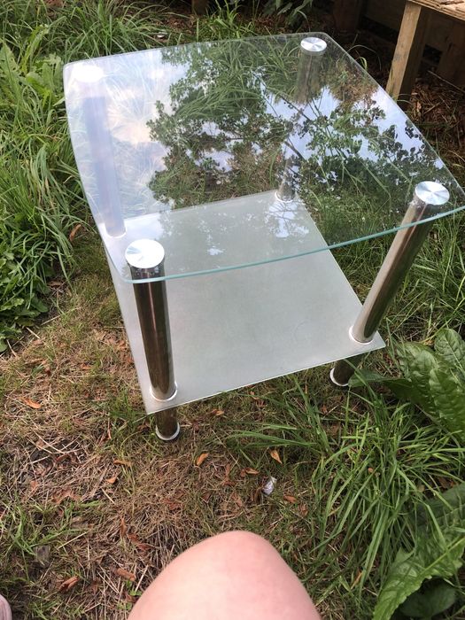 Скляний журнальний стіл