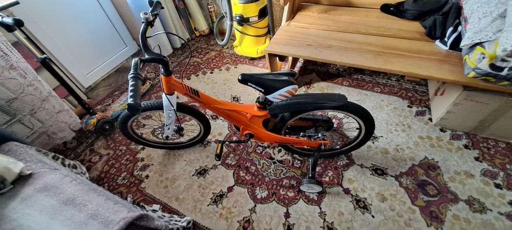 Дитячий велосипед.