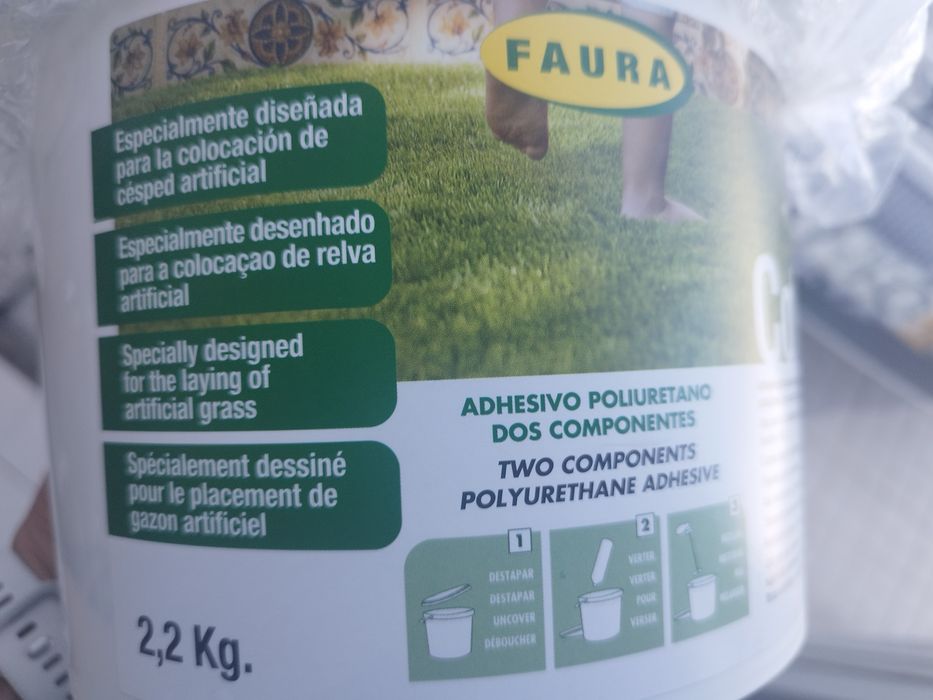 Cola para relva artificial
