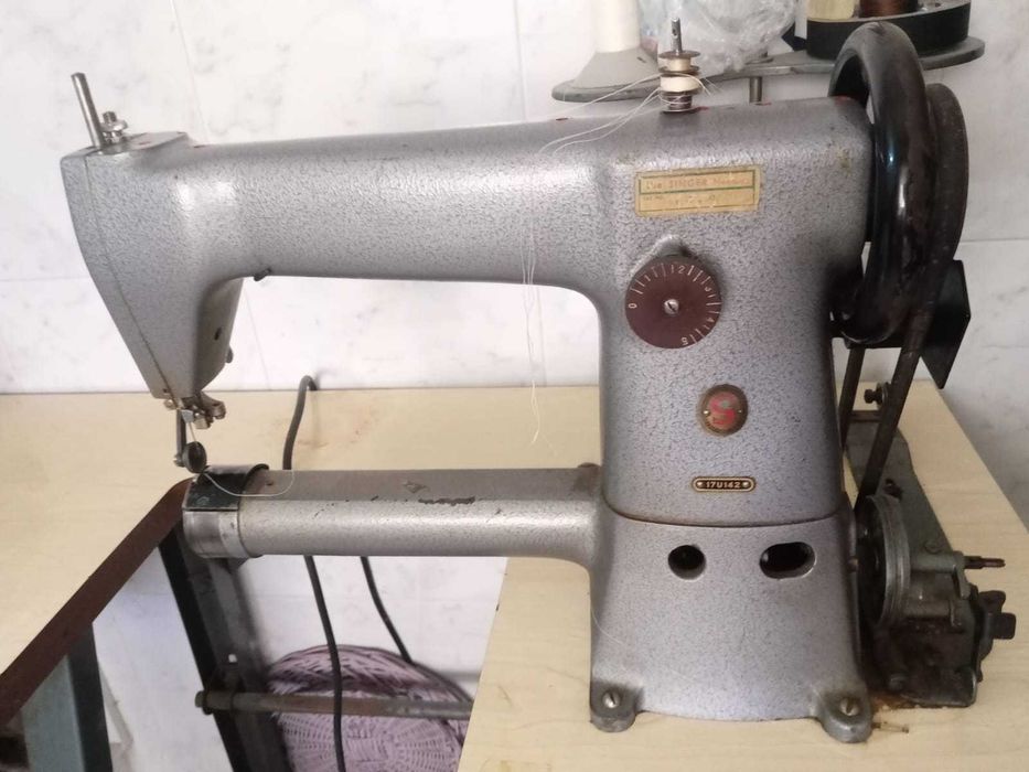 Máquina de costura industrial Singer