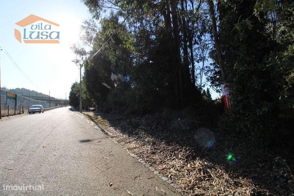 Terreno com 2.319,70 m2 no centro dos Carvalhos para a construção d...