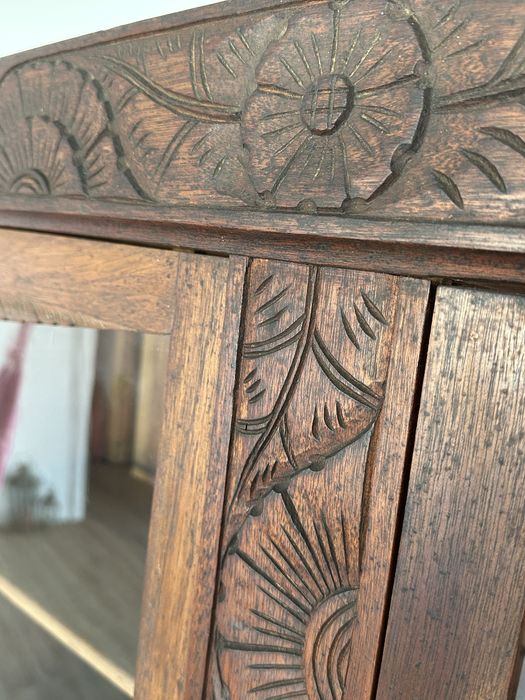 Móvel/cristaleira centenária