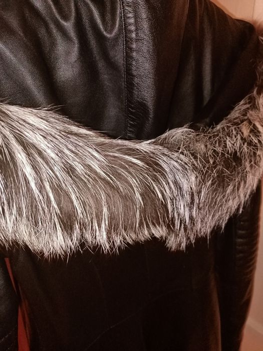 Шкіряний тренч з натуральним хутром