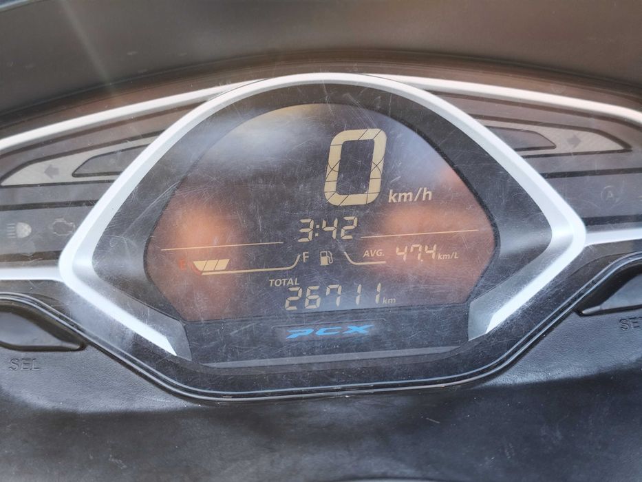 Vendo Honda PCX 125 com Topcase e pneus novos