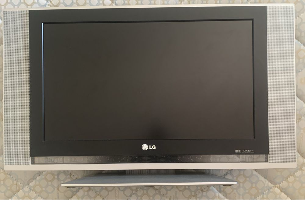 TV LCD LG 23’’ com comando original – Totalmente funcional
