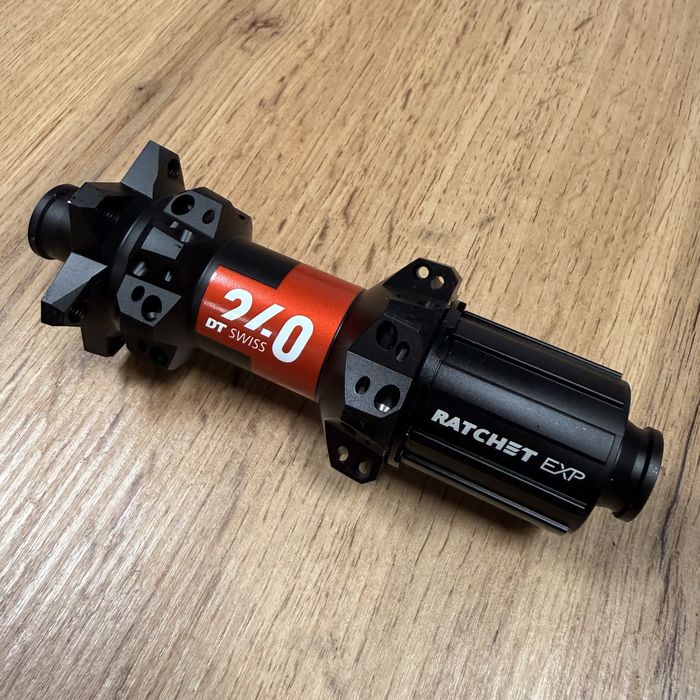 Piasta tylna DT Swiss 240 EXP IS Straightpull 12x142 HG MTB 28H 6 srub NOWA Ratchet EXP 36T