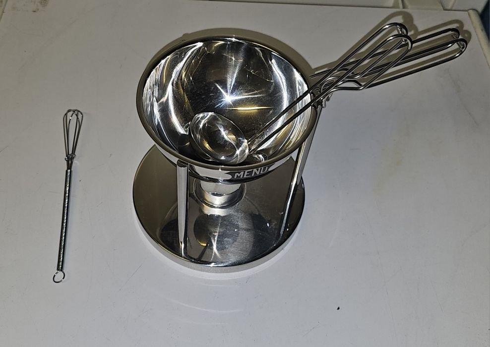 Naczynie do sosu, masła, fondue z podgrzewaczem..