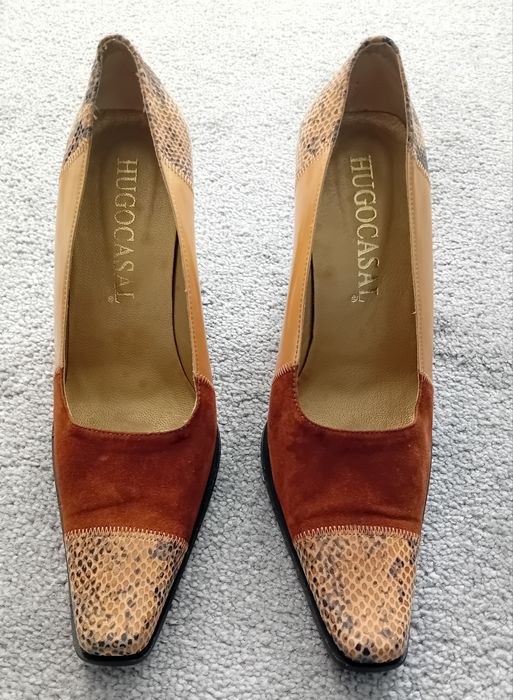 Sapatos de salto alto