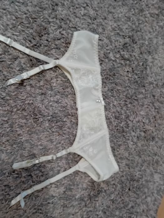 Miss Venity śliczny pas do pończoch