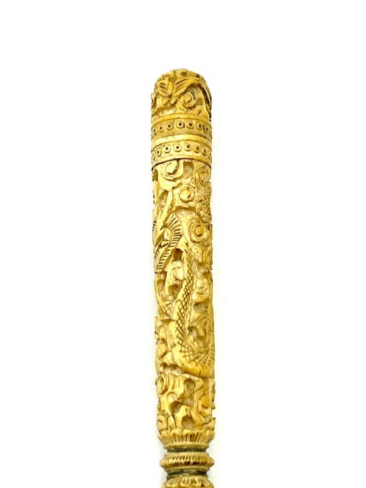 Agulheteiro em material nobre com dragao esculpido chines oriental