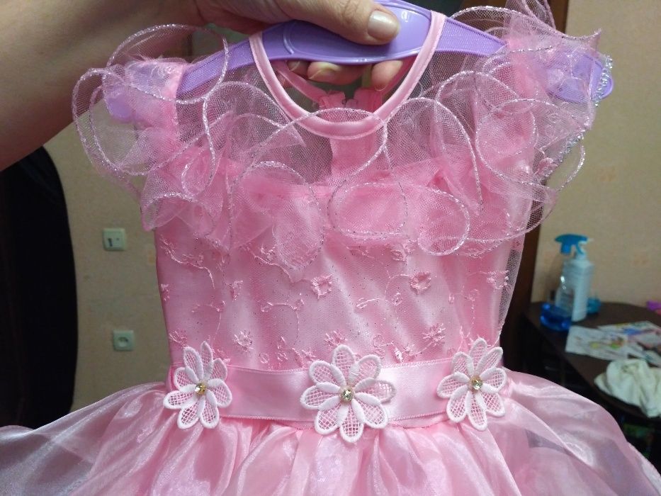 Нарядное платье на девочку