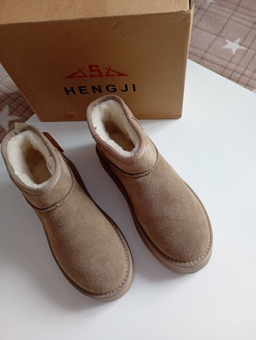 Уггі жіночі натуральні 39