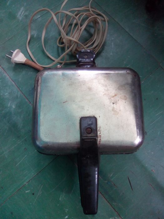 Вафельниця Ласунка