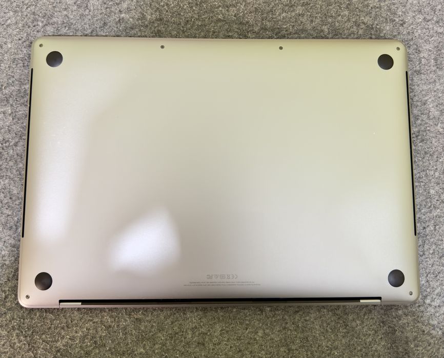 Macbook Pro 15,2018,6 ядер,cor i7,ddr 4,Radeon Pro 560x 4gb,Touch bar