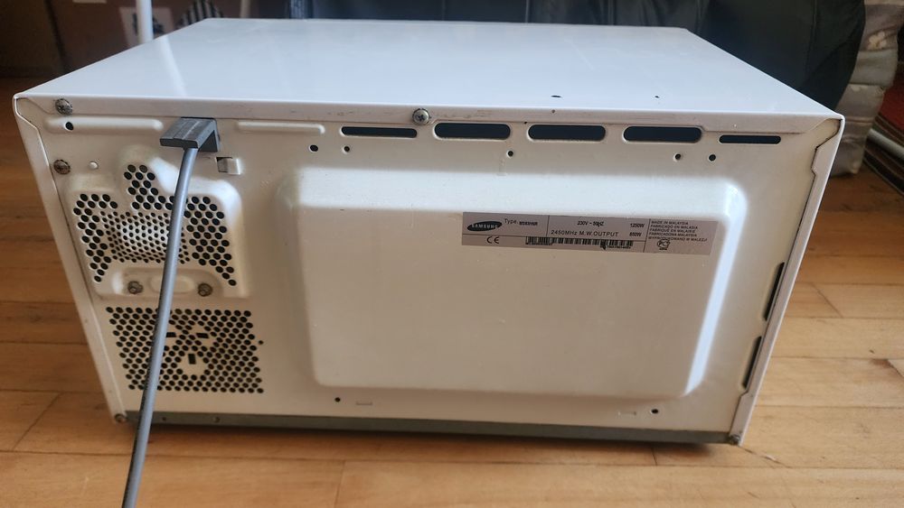 Мікрохвильова піч Samsung, модель M1739NR