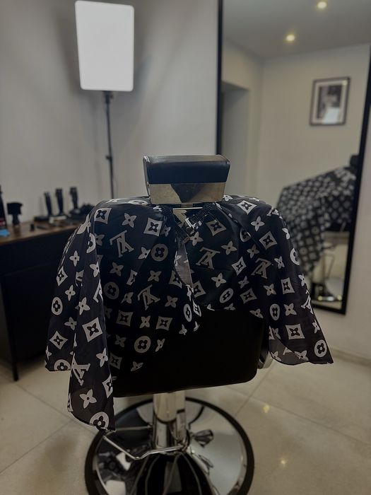 Peleryna do strzyżenia włsów