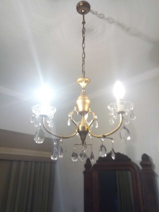 Moveis de quarto em madeira maciça, candeeiros etc..