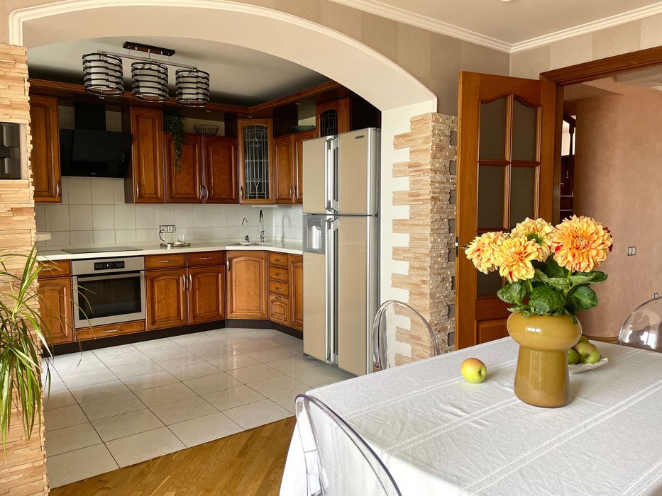 Без %. Продаж квартири з ремонтом - 1000 у.е.за м2. Драгоманова 15-А.