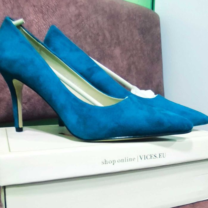 Туфлі на шпильці